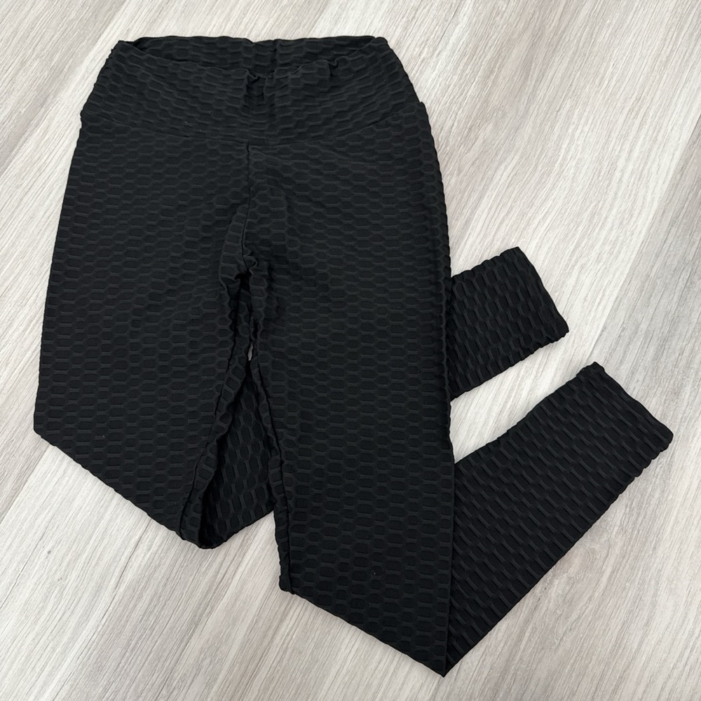 Women's Black Textured Leggings